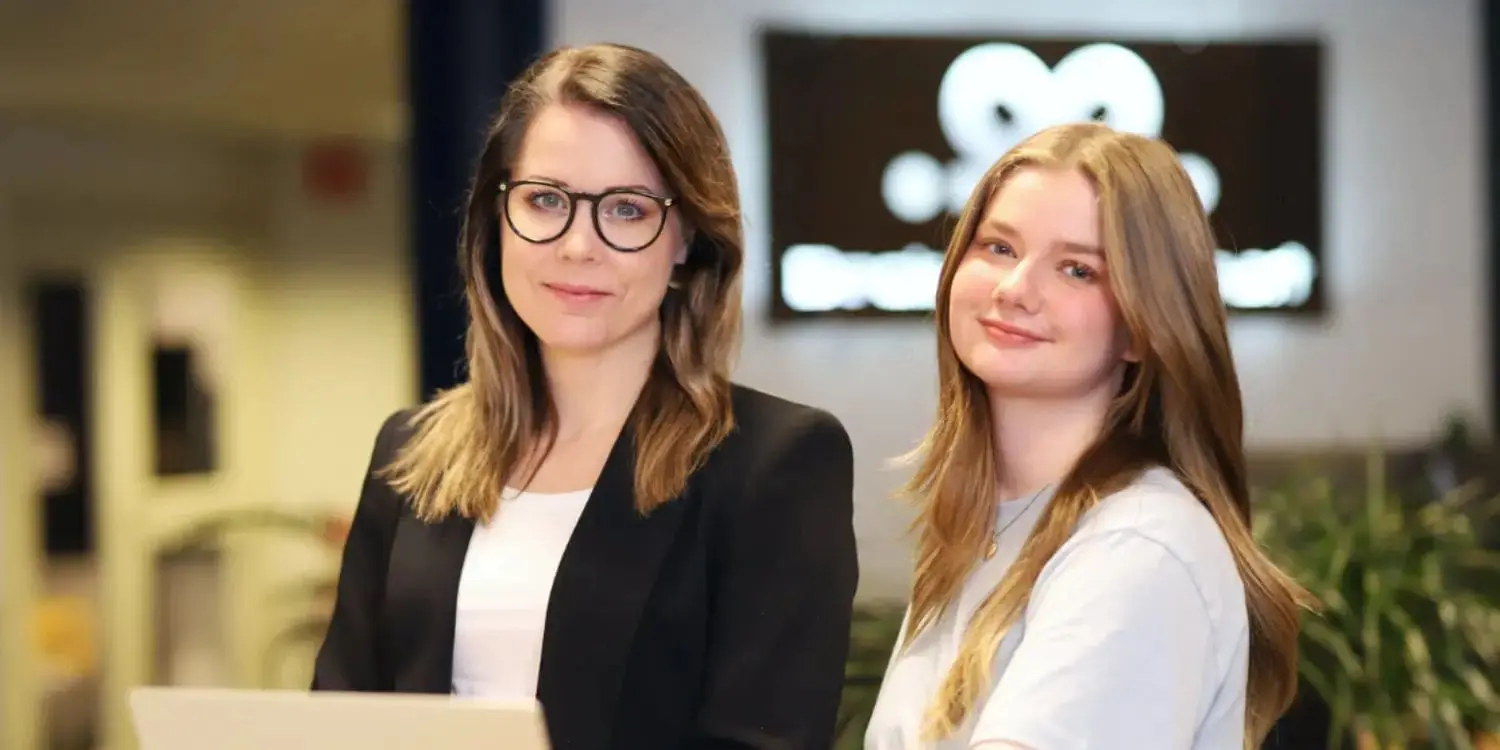 Hur ofta bör jag underhålla min WordPress-webbplats: medarbetare på webbyråns kontor i karlstad