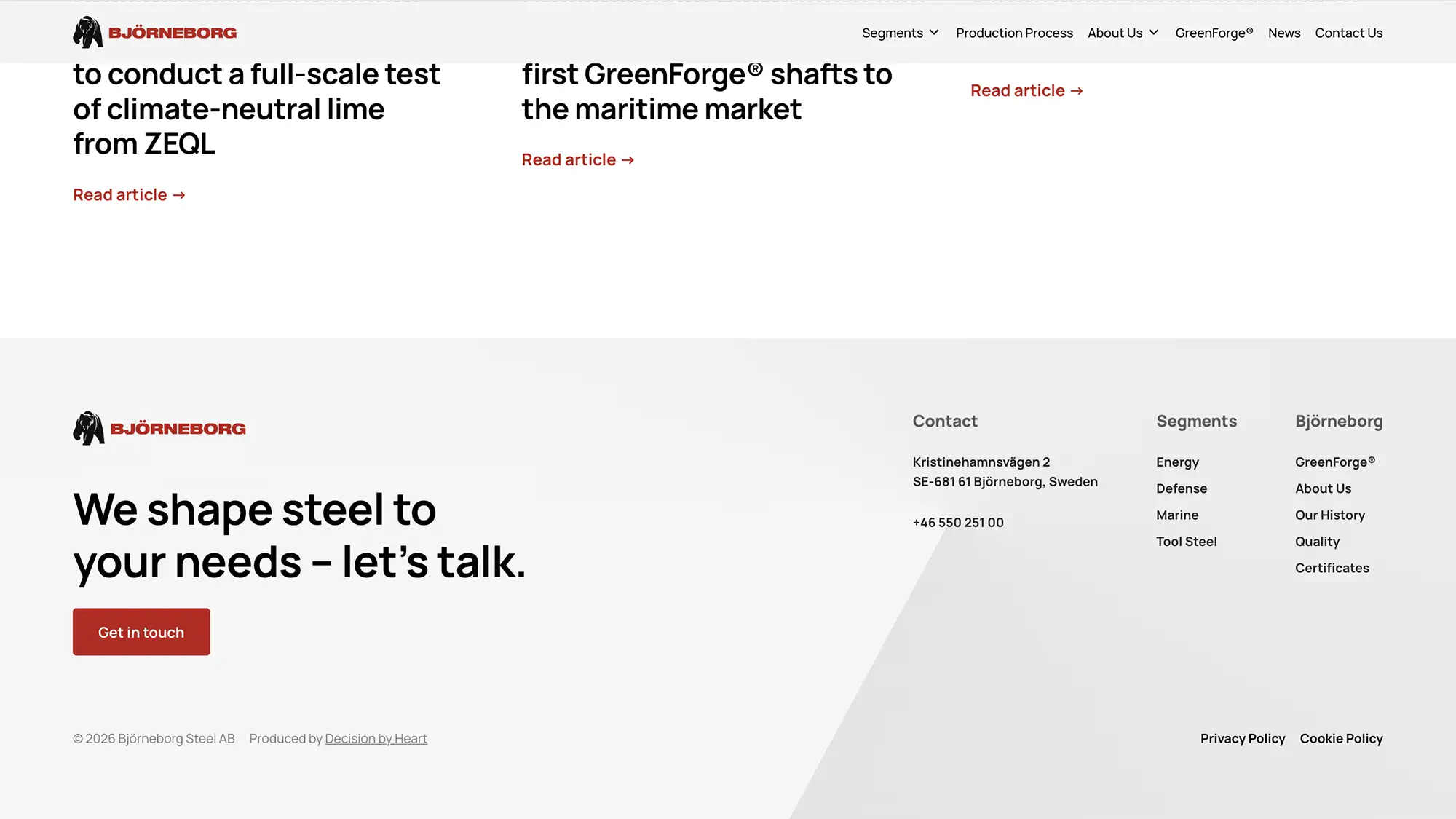 Skärmavbild över en sektion med footer på Björneborg Steel. Footern består av logotyp, en rubrik med knapp samt länkar till några av sidorna. Grå bakgrund i två nyanser.
